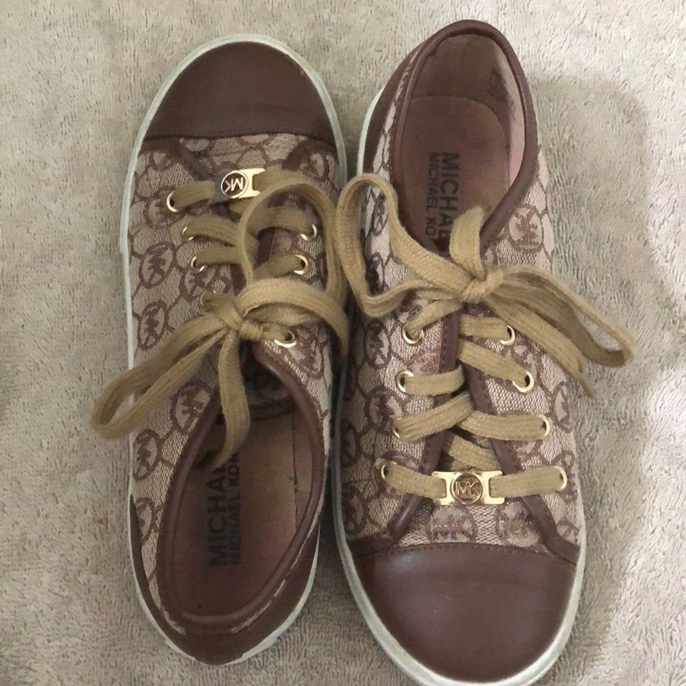 Girls Michael Kohrs logo sneakers size 3